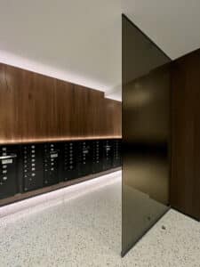 1948A 1998 2nd Ave Diego Varas N8 medium