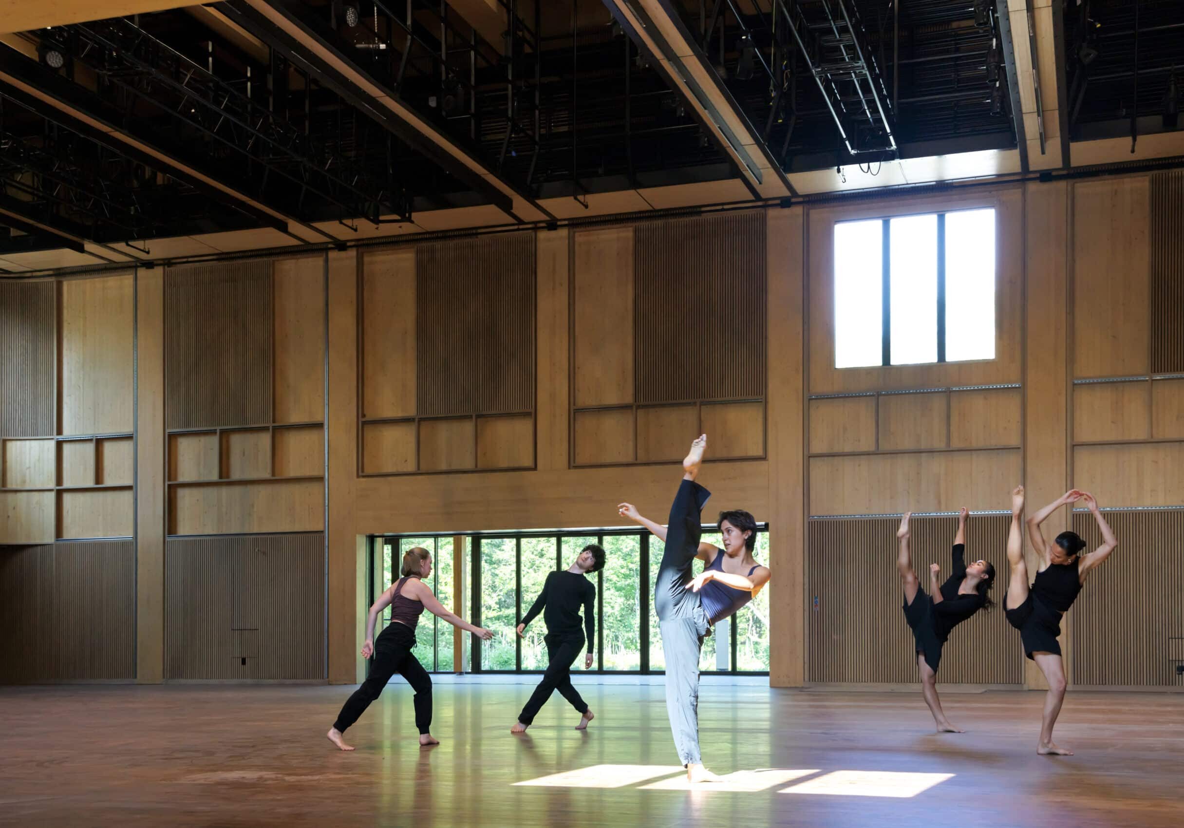 2148 12. Doris Duke Theatre on the Jacob's Pillow Campus. Copyright Iwan Baan; Courtesy of Jacob's Pillow (1)