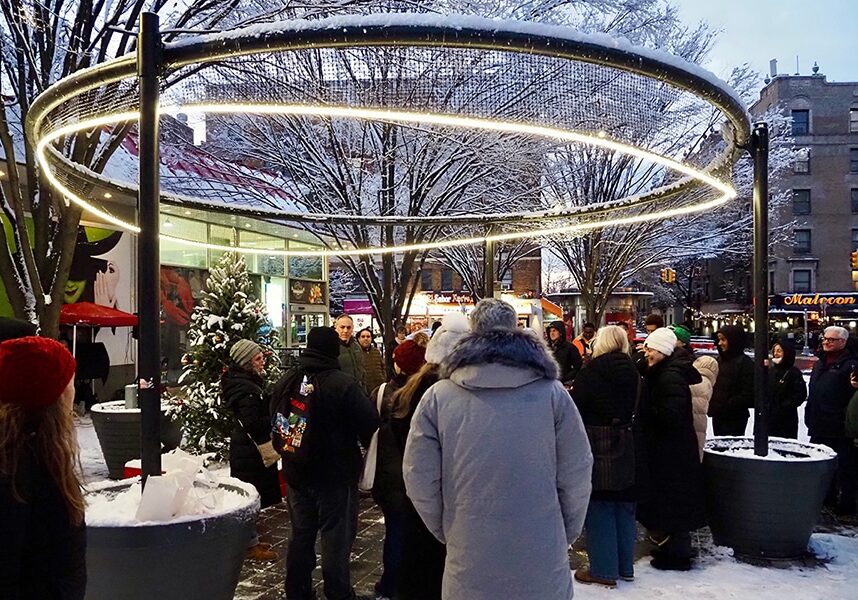 251214 LosCirculos TreeLighting AlishaKimLevin7 HW